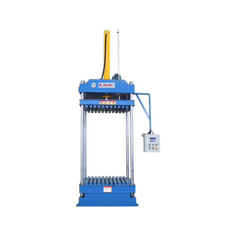 Katamtamang Vertical (Apat na Hanay) Baler